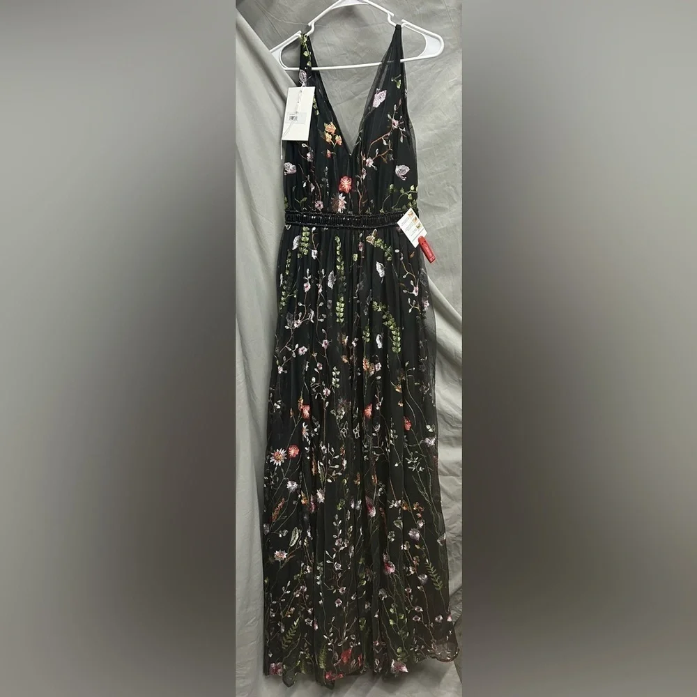 Mac Duggal 12282 NWT FLORAL EMBROIDERED SLEEVELESS A LINE GOWN - Picture 4 of 7